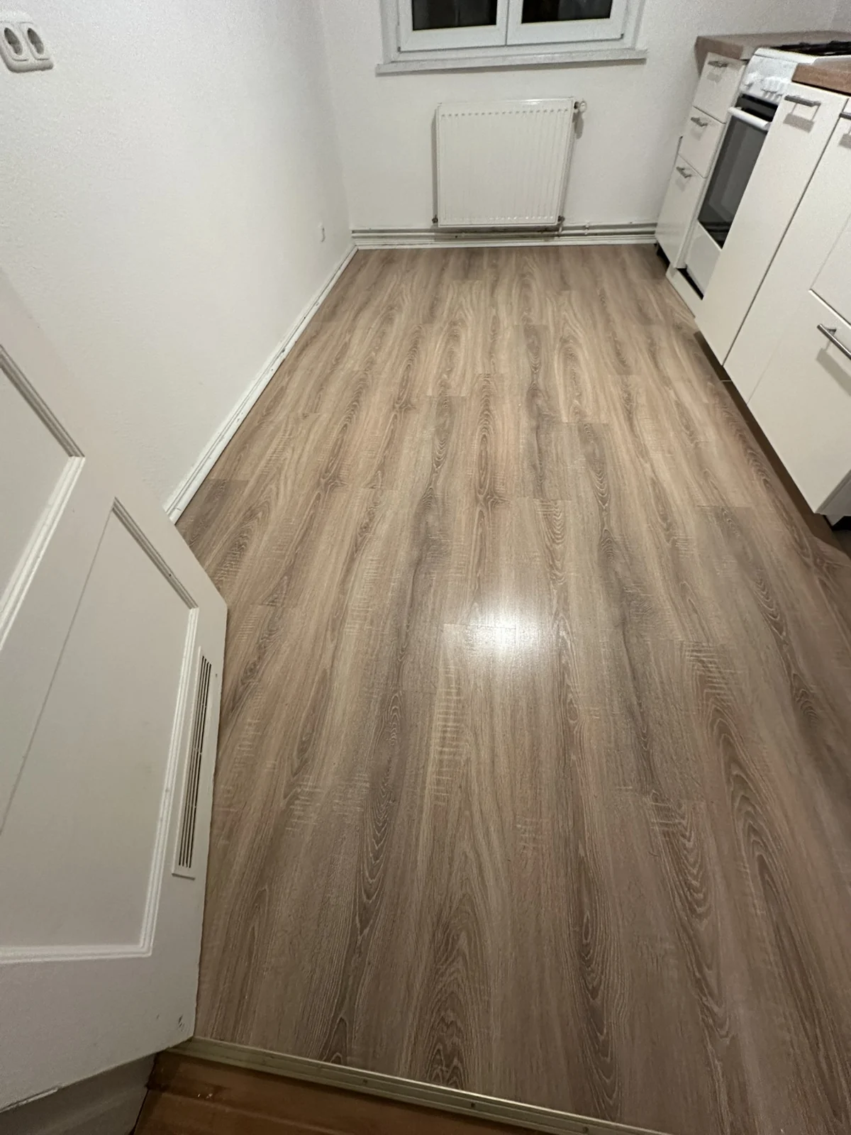 Laminate / LVT flooring installation